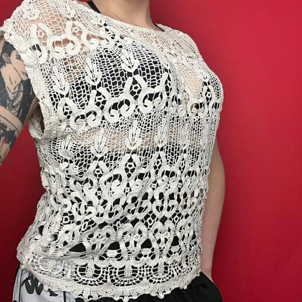 Joe fresh / full lace crochet tee shirt  🤍🤍​​​​​​​​​​​ - Picture 4 of 6
